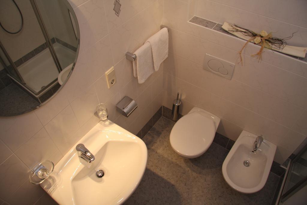 Steinerhof Apartment Добиако Стая снимка